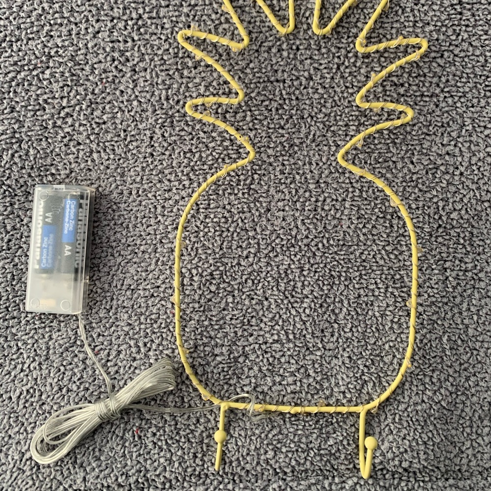 Light-up Pineapple Jewelry Hanger